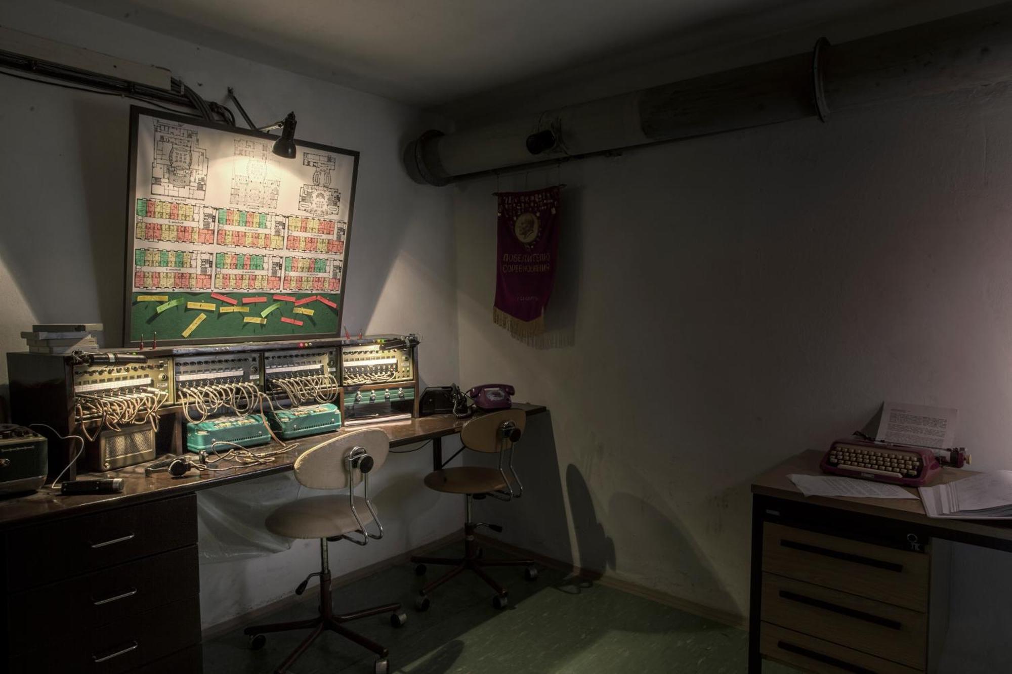ヤルタ ブティック ホテル プラハ エクステリア 写真 The control room of the 1967–68 season