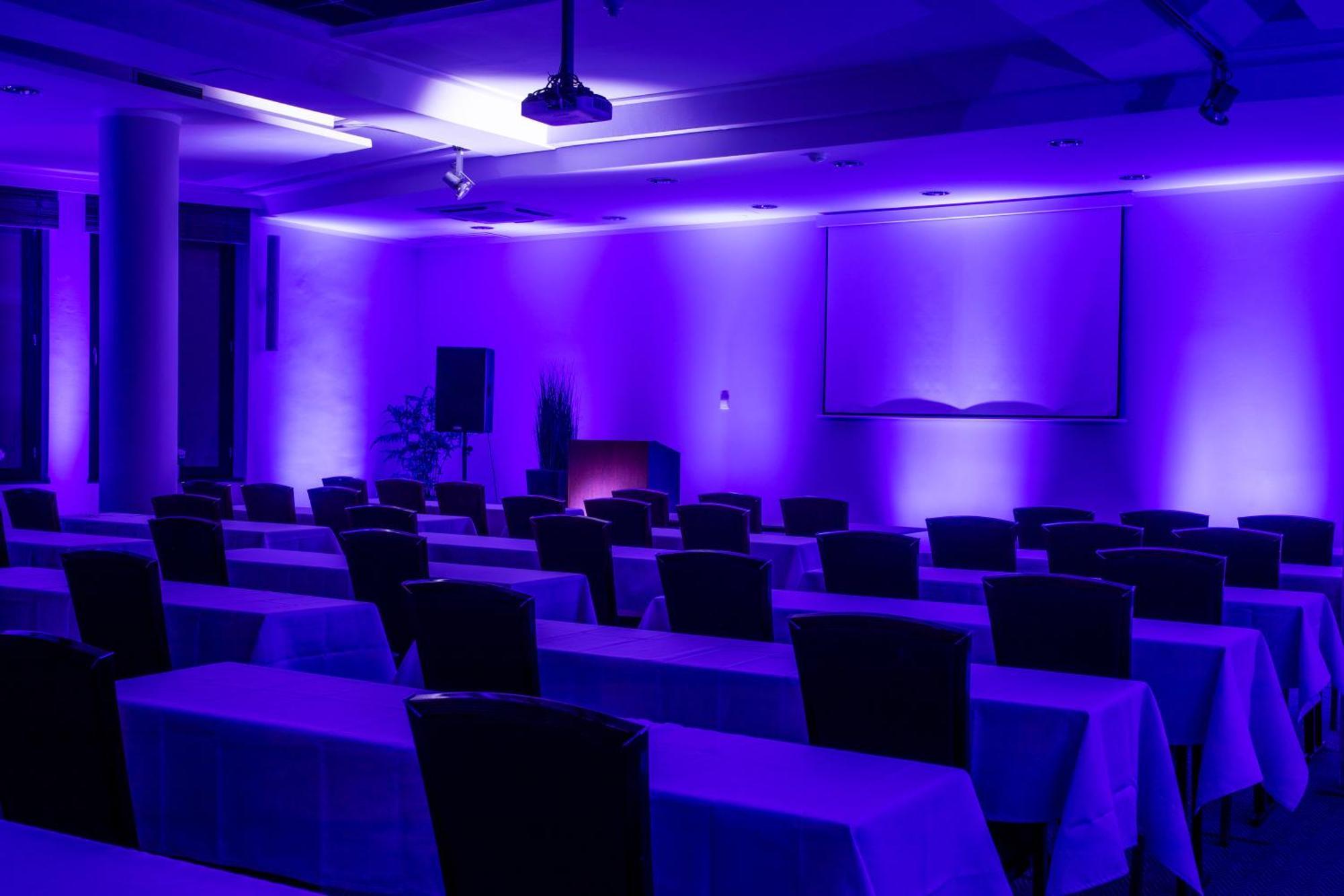 ヤルタ ブティック ホテル プラハ エクステリア 写真 The auditorium