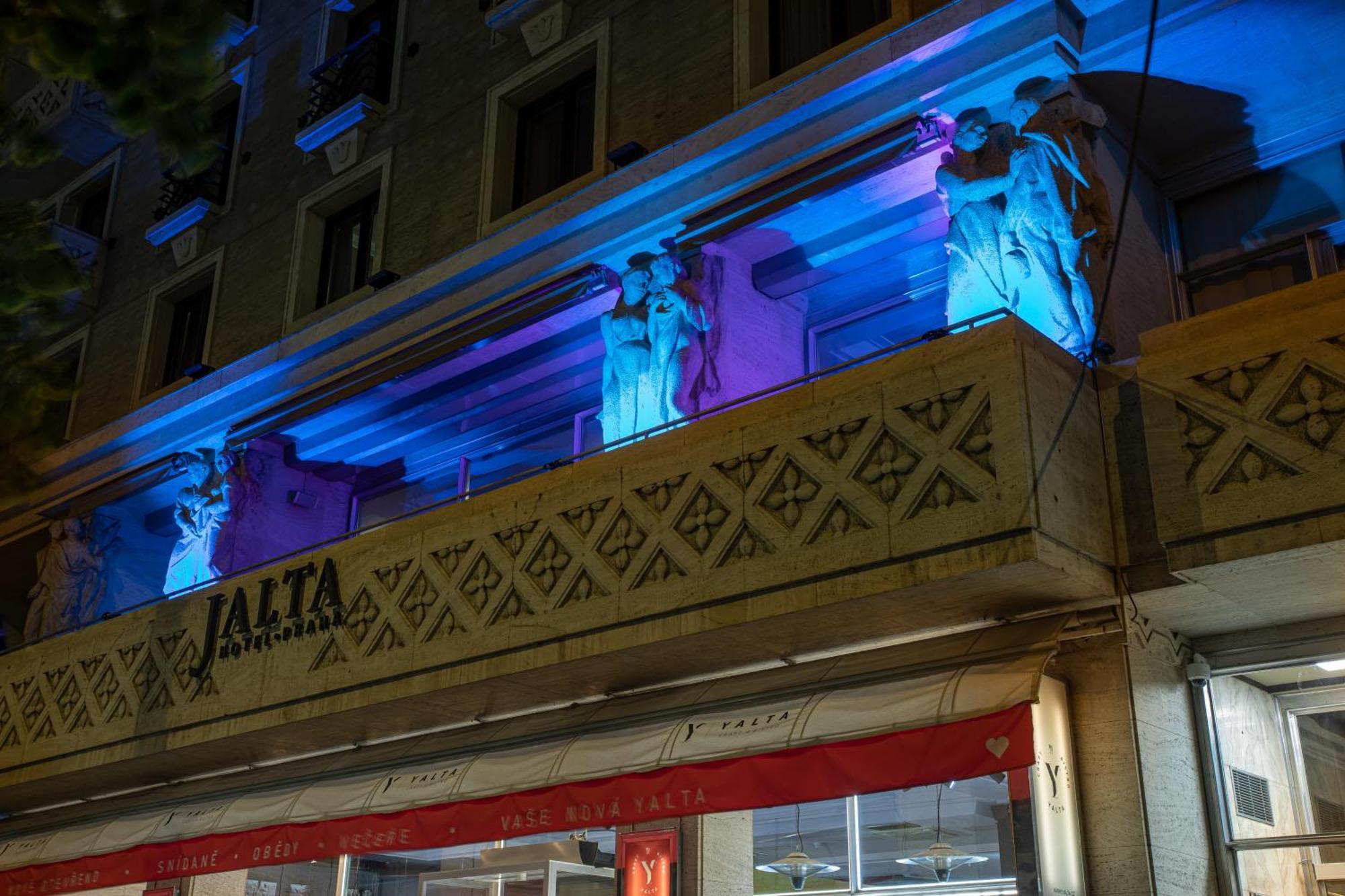 ヤルタ ブティック ホテル プラハ エクステリア 写真 A nightclub in Athens
